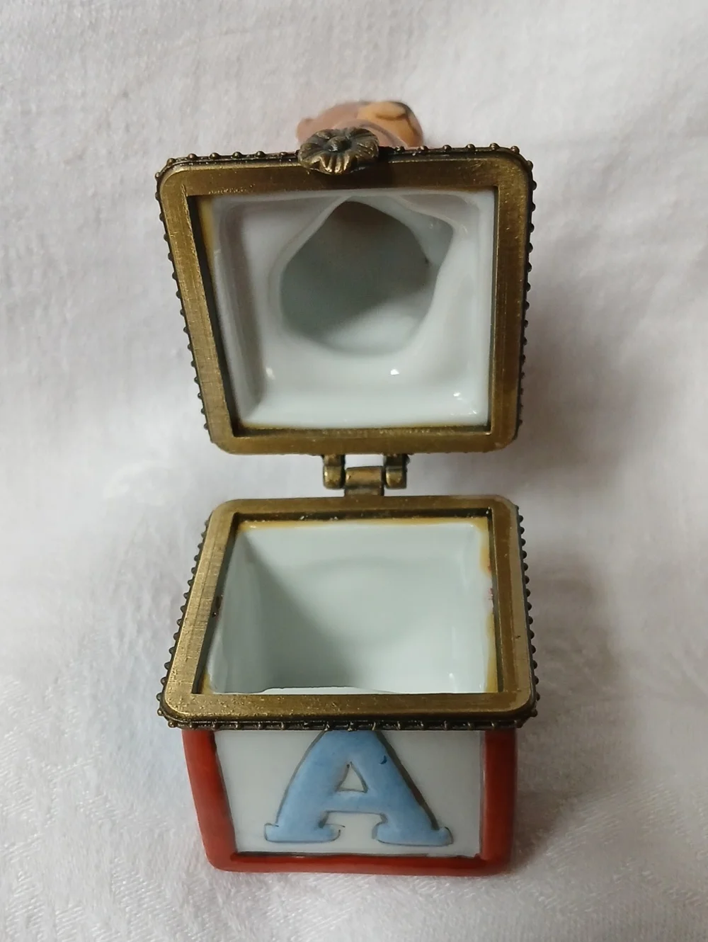 Small Porcelain Hinged Trinket Box With Teddy Bear Sitting On Alphabet Block 3